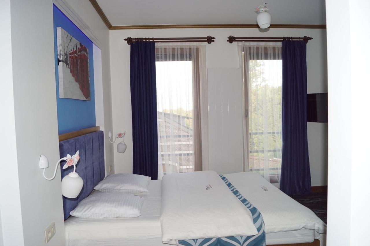Fly Inn Hotel Lounge Machelen Bagian luar foto
