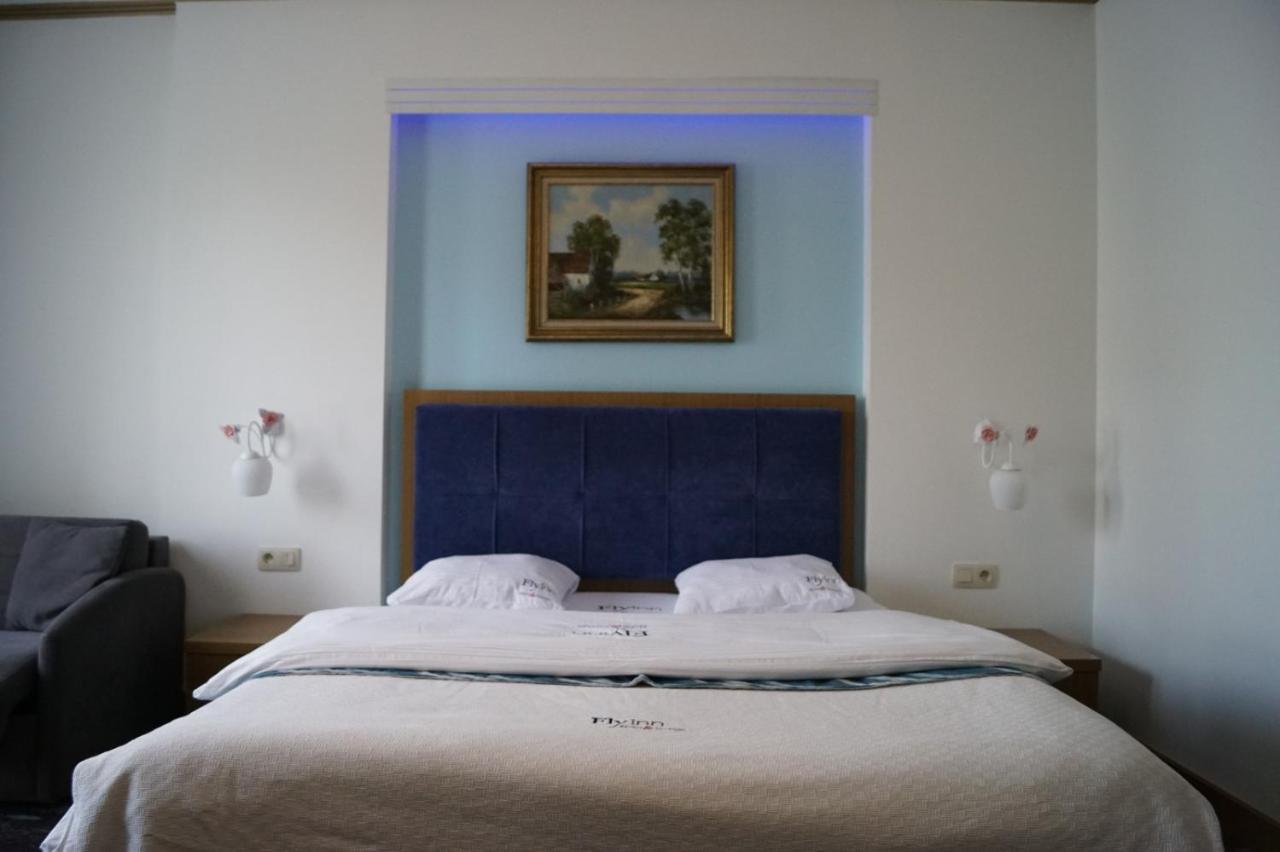 Fly Inn Hotel Lounge Machelen Bagian luar foto
