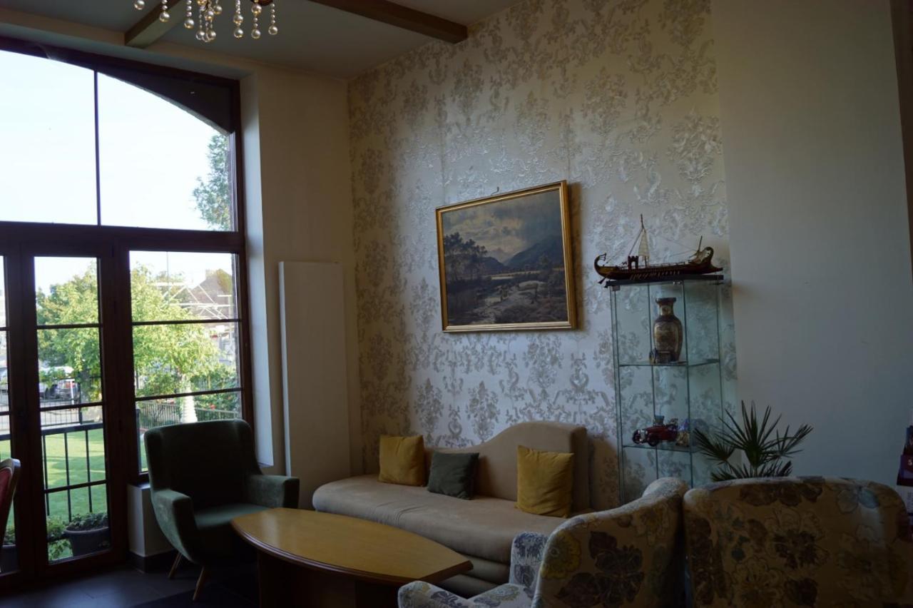 Fly Inn Hotel Lounge Machelen Bagian luar foto