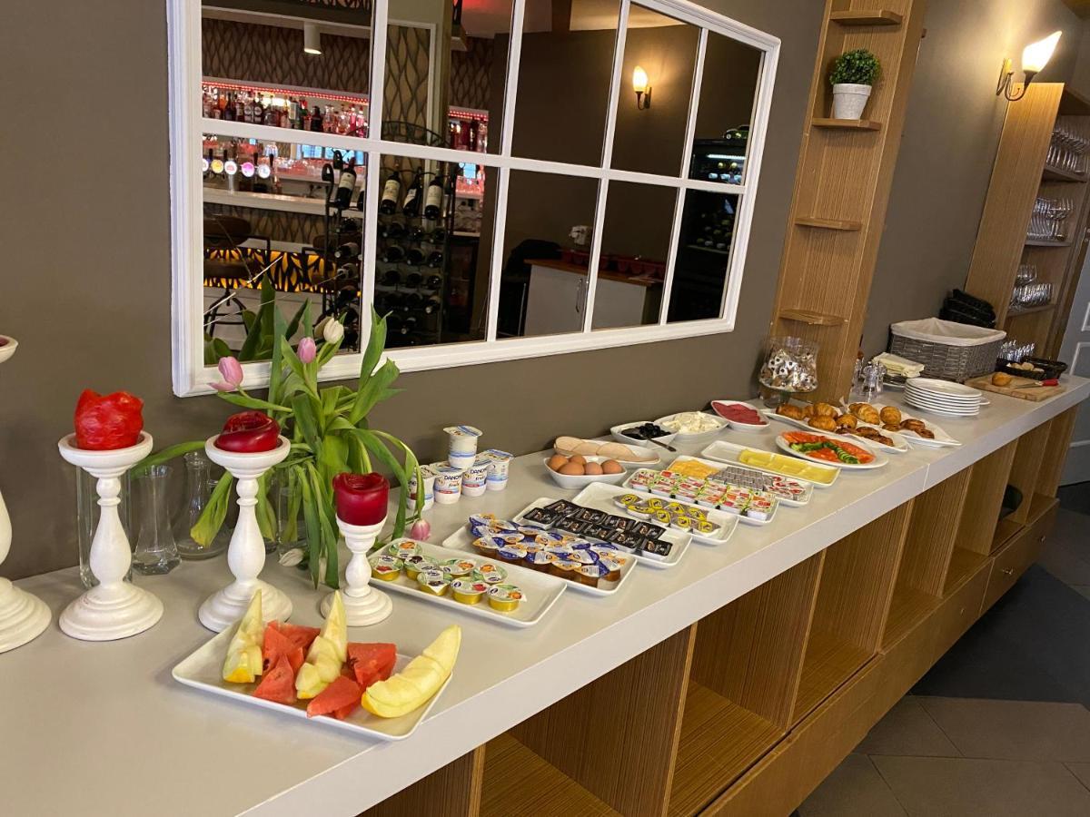 Fly Inn Hotel Lounge Machelen Bagian luar foto