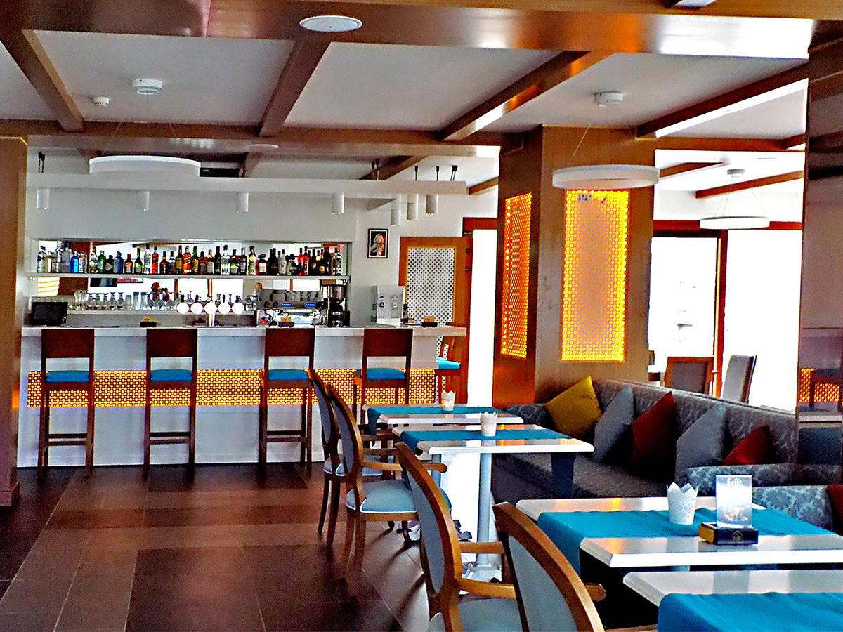 Fly Inn Hotel Lounge Machelen Bagian luar foto